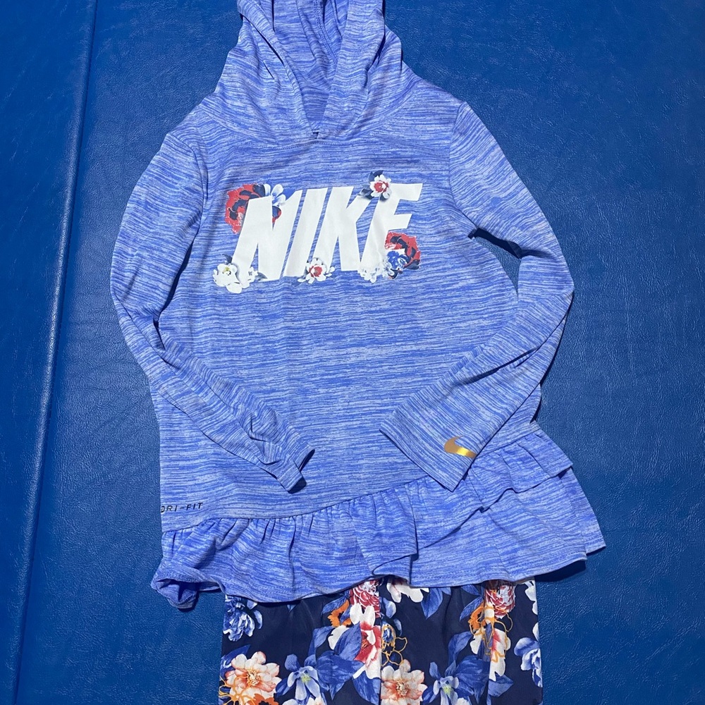 Nike girls Two piece Floral outfit size 6X
